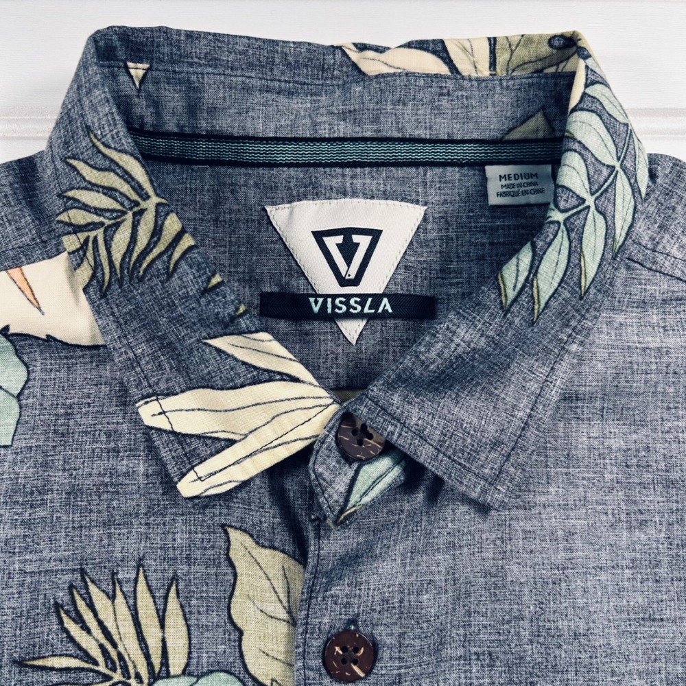 Vissla Tropical Floral Reverse Print Button Up Shirt Mens M Slate Blue Phantom